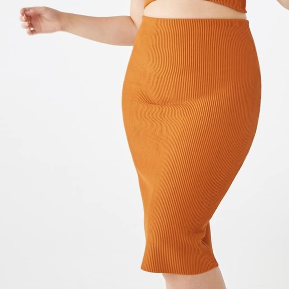 Plus size Ribbed Midi Skirt - Picture 3 of 5